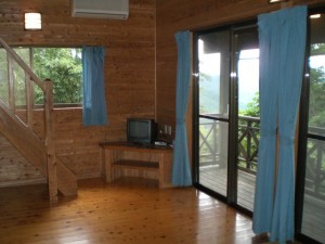 バンガロー(ロフト付)1階