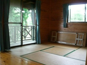 バンガロー(ロフト付)1階